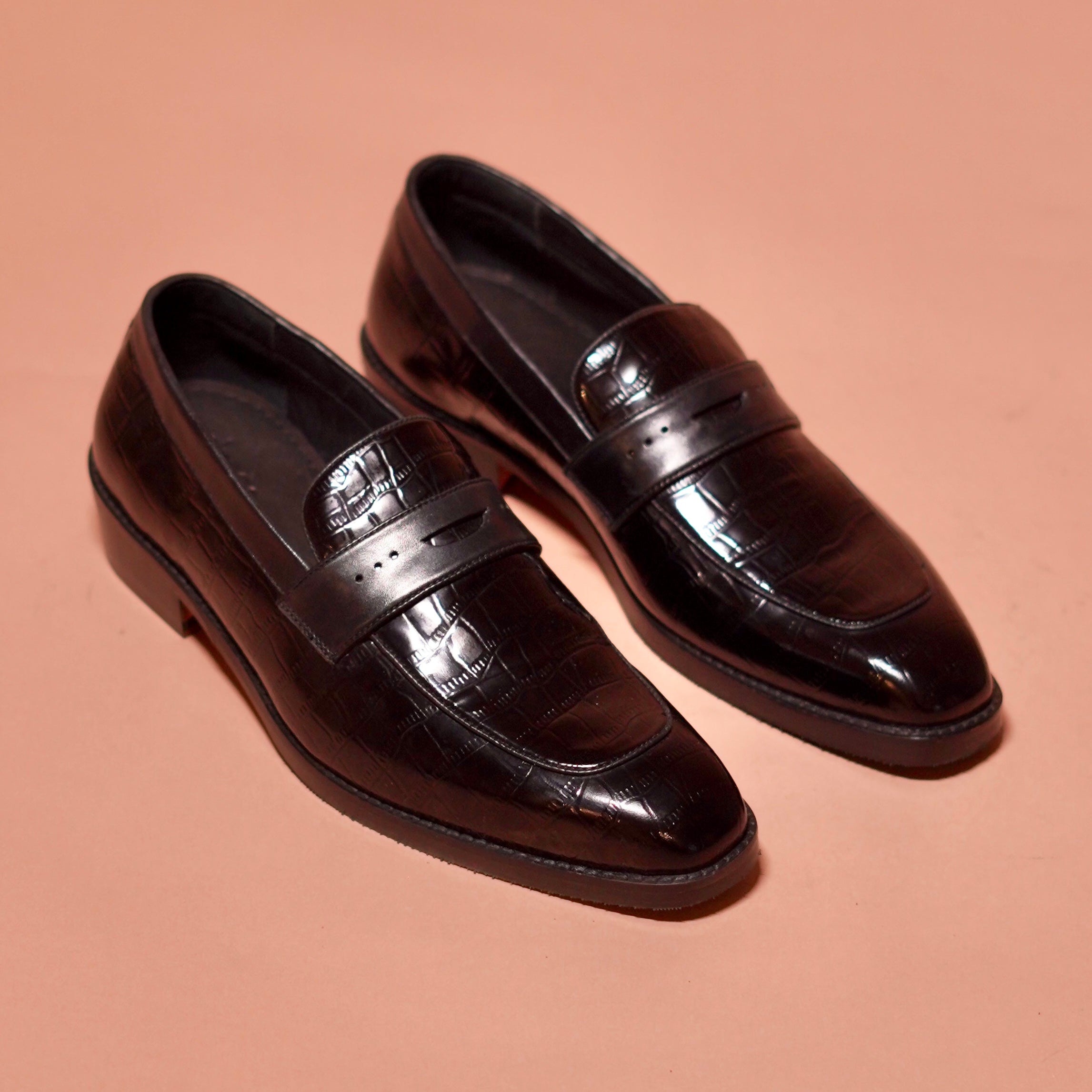 Motivo Croco | Black croc print penny loafers